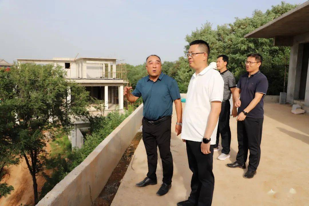 8月18日下午,县委书记谢喜来先后到中房(渑池)智慧康养产业园项目和