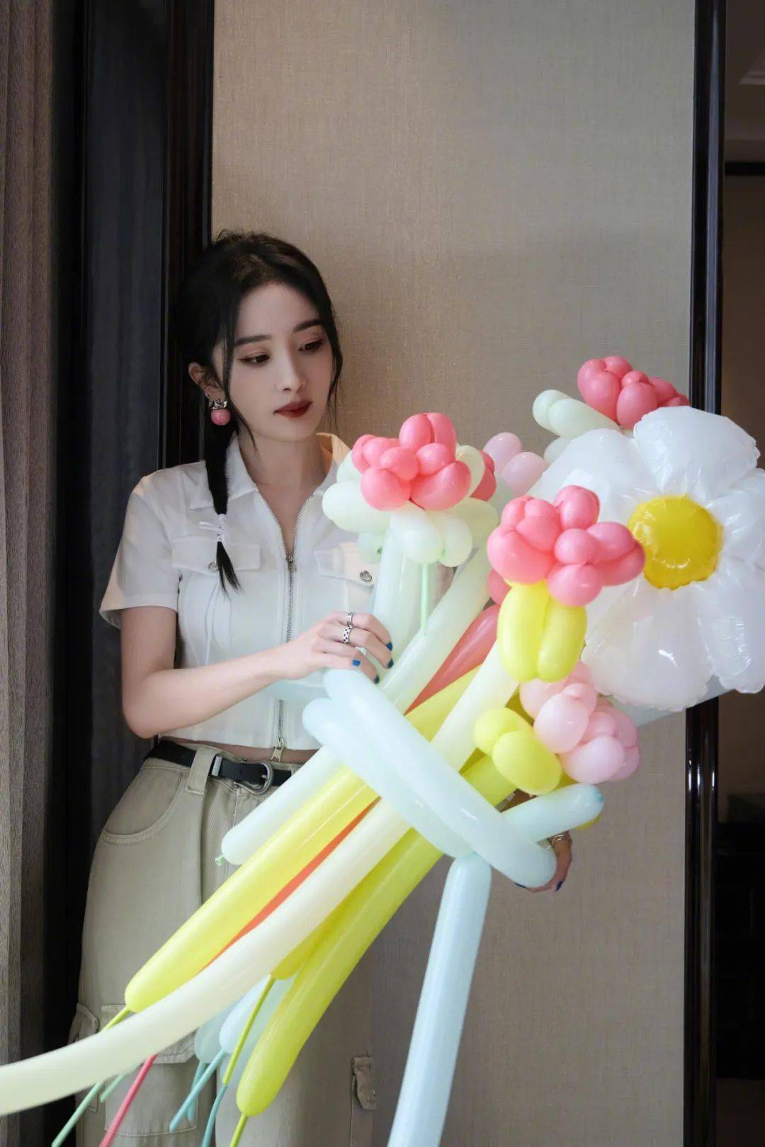 林萧你,又上热搜了呀!_杨幂_发辫_显得