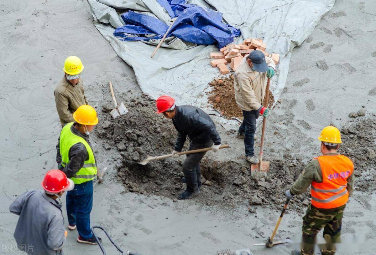 挖坑和挖坑還是不同的,比如地基,比如塔基_鋼筋_水泥_汗水