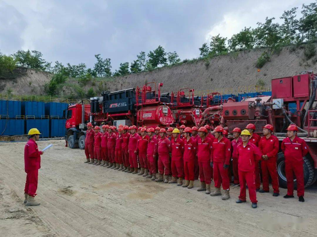 生产运行科,安全科联合了子长采油厂开发科成立了压裂施工epc项目组