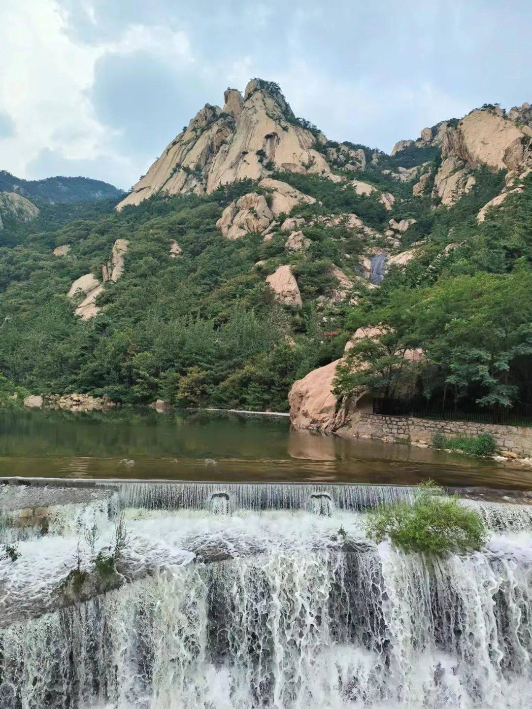 九龙池景区再现"龙池喷雪"3无染寺景区江北小九寨雨后的昆嵛山是否也