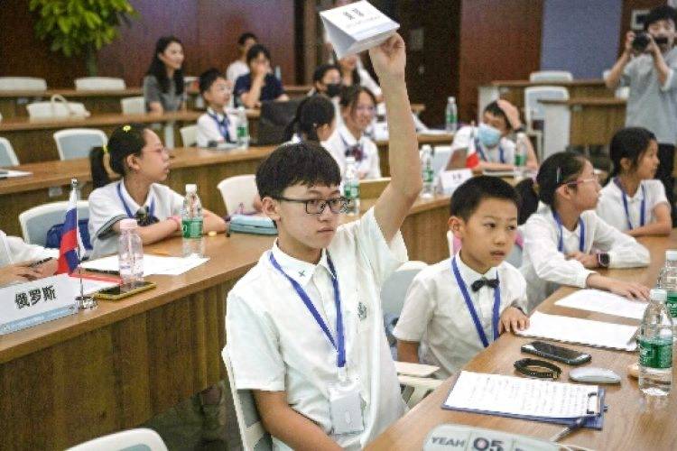 杨浦少年变身“小小外交官”,在这场模拟联合国峰会中展示自我 杨浦少年变身“小小外交官”,在这场模拟联合国峰会中展示自我