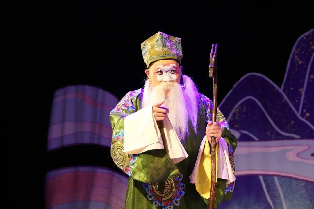 子苖京剧《武家坡》扮演者:李东林京剧《淮河营》扮演者:焦婉如京剧