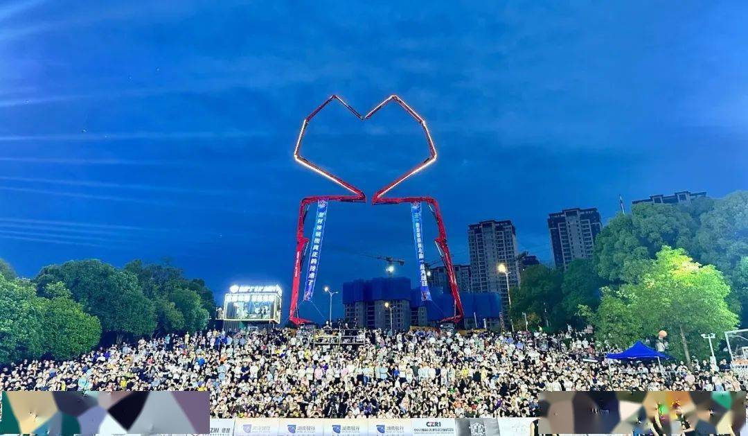"钢铁直男比心"在株洲有一种浪漫属于烟火璀璨的夜色霓虹闪烁星满天"