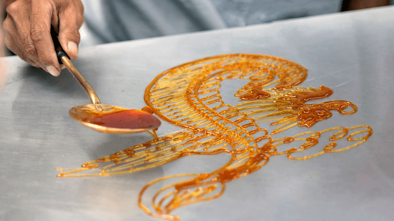 现代歌舞,乐队表演各种美食一应俱全让您吃得开心,玩得尽兴共同度过