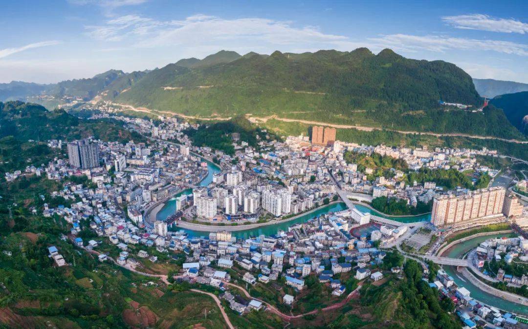 余安钢 摄凉爽之城——利川 陈卓 摄仙居之城——恩施 黄波 摄被