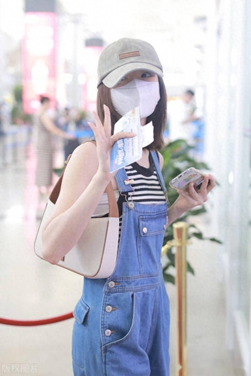 毛晓彤条纹背心 牛仔背带裤 运动鞋轻松休闲_长沙_laurent_湖南