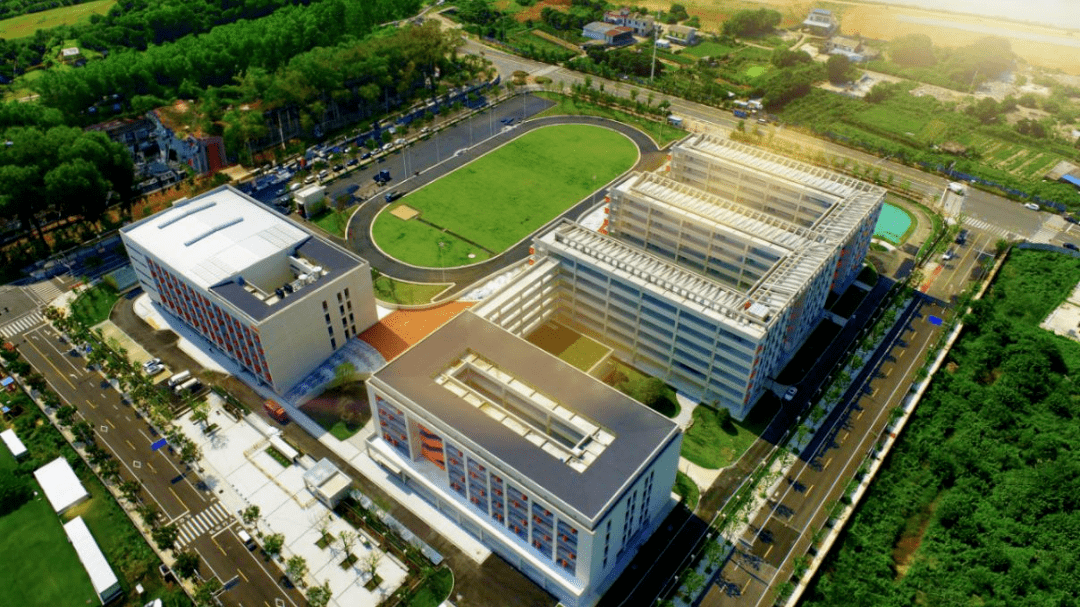 作为长沙市优质品牌小学,长沙市芙蓉区育英学校秉承"以德育为核心"的