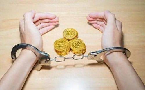 业务员骗走上海一独居老太980万挥霍一空，大部分用于...