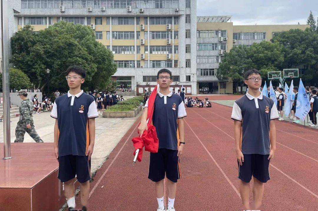 以使命 护国旗·元培面貌 青春力量 ——记元培中学教育集团2022级