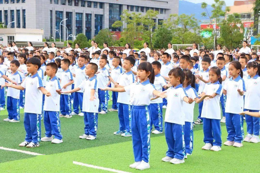 新学期开始,临沧市易成实验学校小学部开展了为期三天的新生消防知识