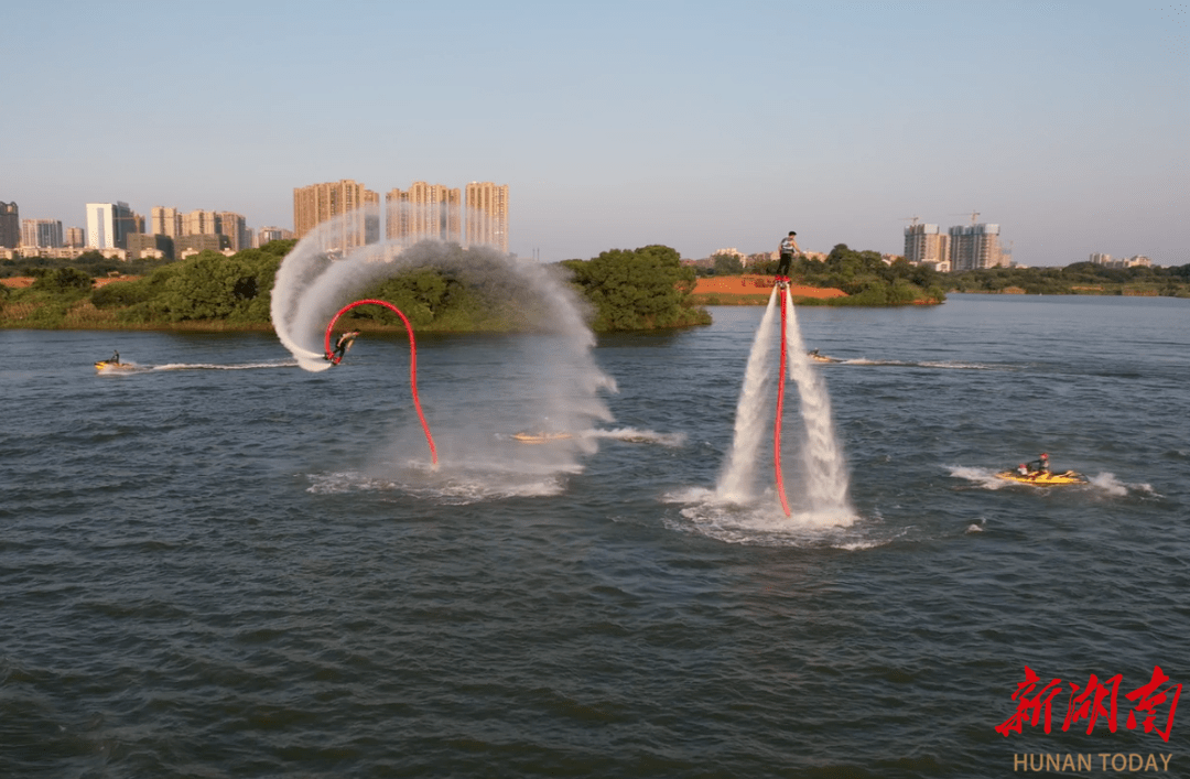 晚上8点,沅江蓼叶湖上下水码头