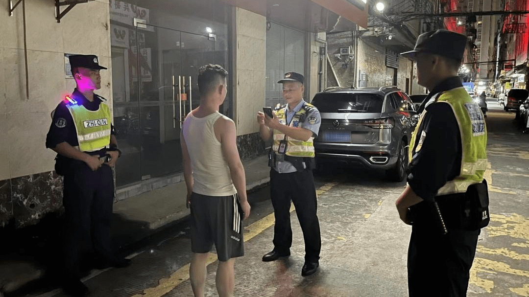 清溪街头出现大批警察,到底怎么回事?_东莞_治安_巡查