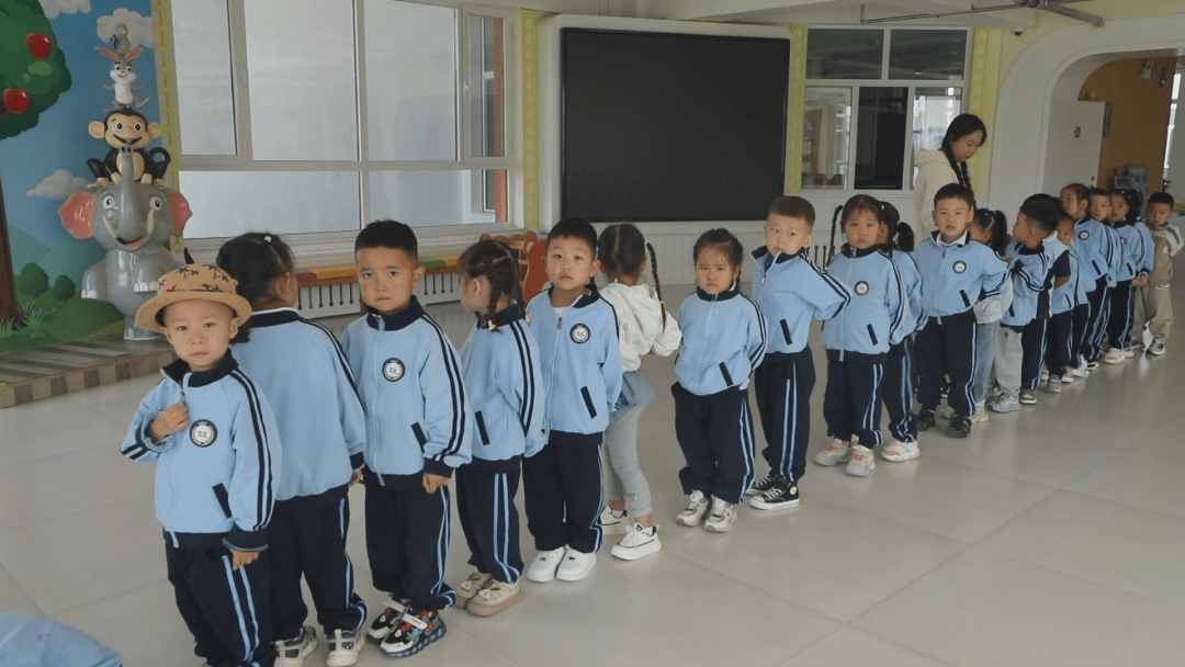 今天,东苏旗各中小学 幼儿园迎来秋季开学第一天!