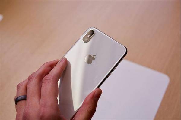 苹果iPhone XS国行今日正式开卖：8699元起_手机搜狐网