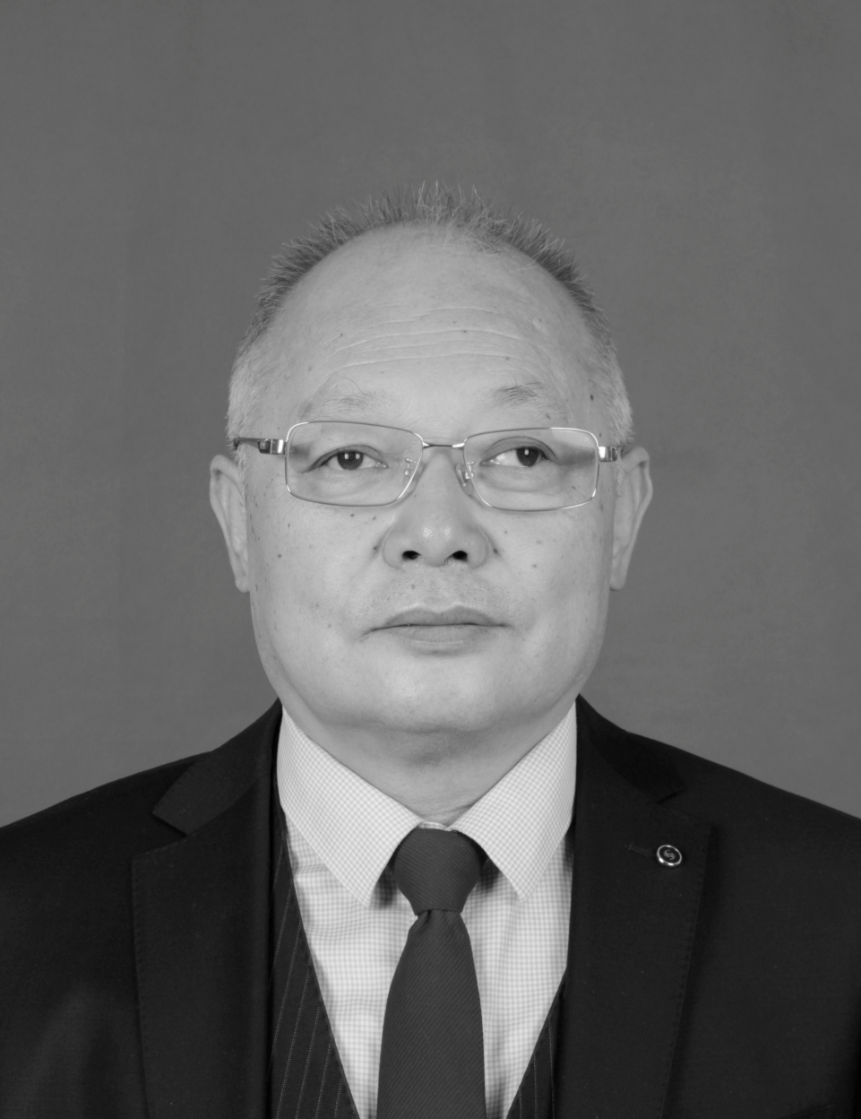 社会各界人士冒雨送忻州一中原校长陈培器同志最后一程_教育_山西省