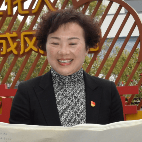 蒋玉英支塘镇蒋巷村党委书记 村委会主任我们对新农村前景充满了信心