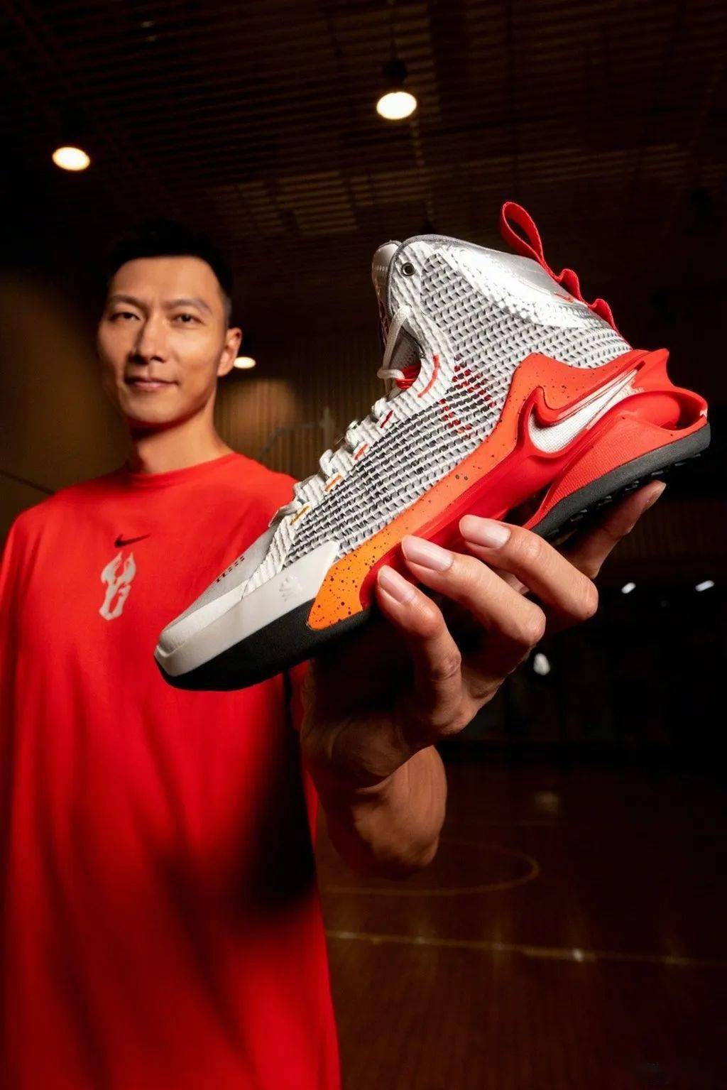 易建联正式退役!这些球鞋你还记得吗?_阿联_nike_生涯