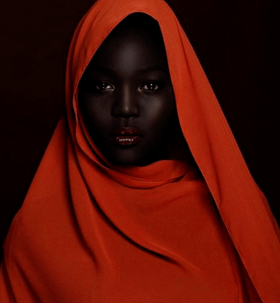 非洲"最美黑人女孩",因为长相出众,需要族人护送才敢出门_洛丽塔_保护