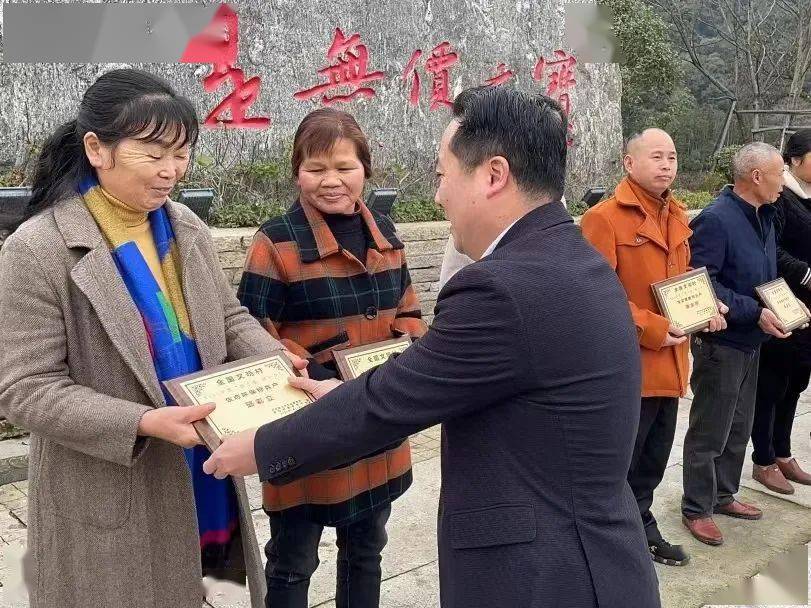 大力宣传推广大田县"不送彩礼送保障",将乐县"碳票当嫁妆"等新型文明