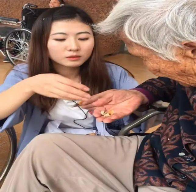 2021年3月,因报道山东"拉面哥"而出名的萧县00后大学生彭佳佳,大学