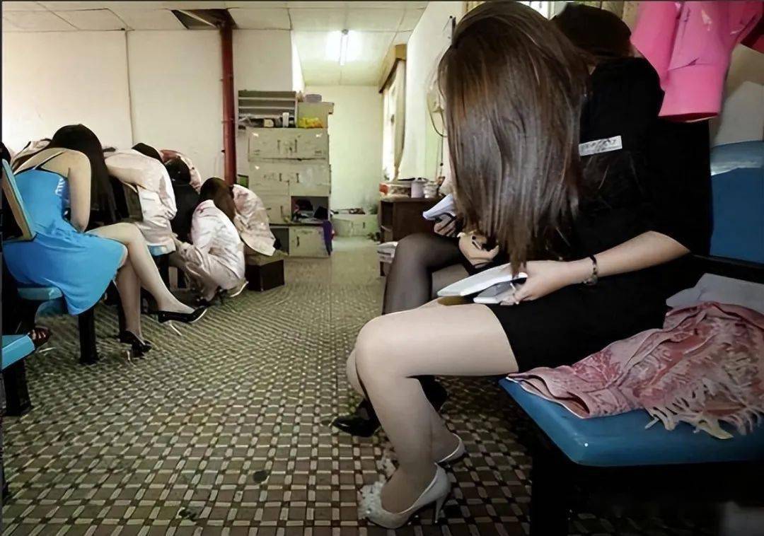 记者暗访卖淫服务点,公费体验全过程,事后:这谁能把持住!
