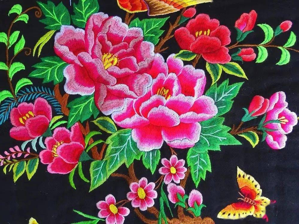 【"媒"好楚雄】《中国民族报》聚焦楚雄彝绣助力乡村振兴