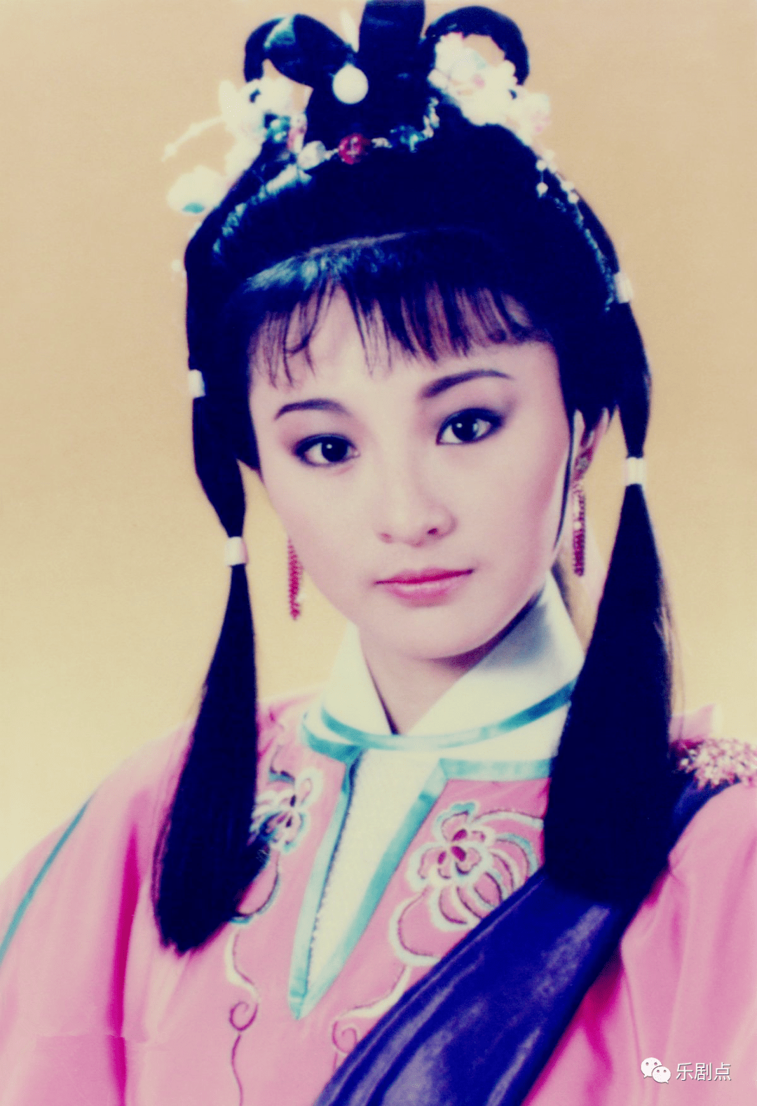 香港老戏骨突然宣布复出,与富商离婚后未再嫁_李赛凤_罗启仁_生活