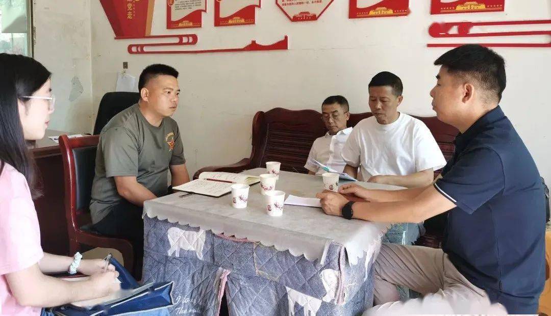 团县委书记吴静一行到民和社区开展拓展脱贫攻坚成果大走访,政策大