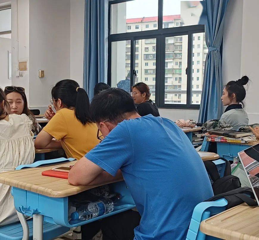 凝心聚力再起航——厦门一中集美分校(灌口中学)高一年段教师会_黄晖