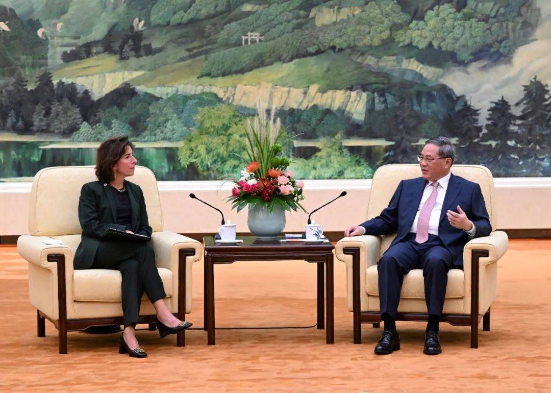 商务部部长王文涛与美国商务部长雷蒙多举行会谈，宣布在中美两国商务部之间建立新的沟通渠道_热点 _ 文汇网
