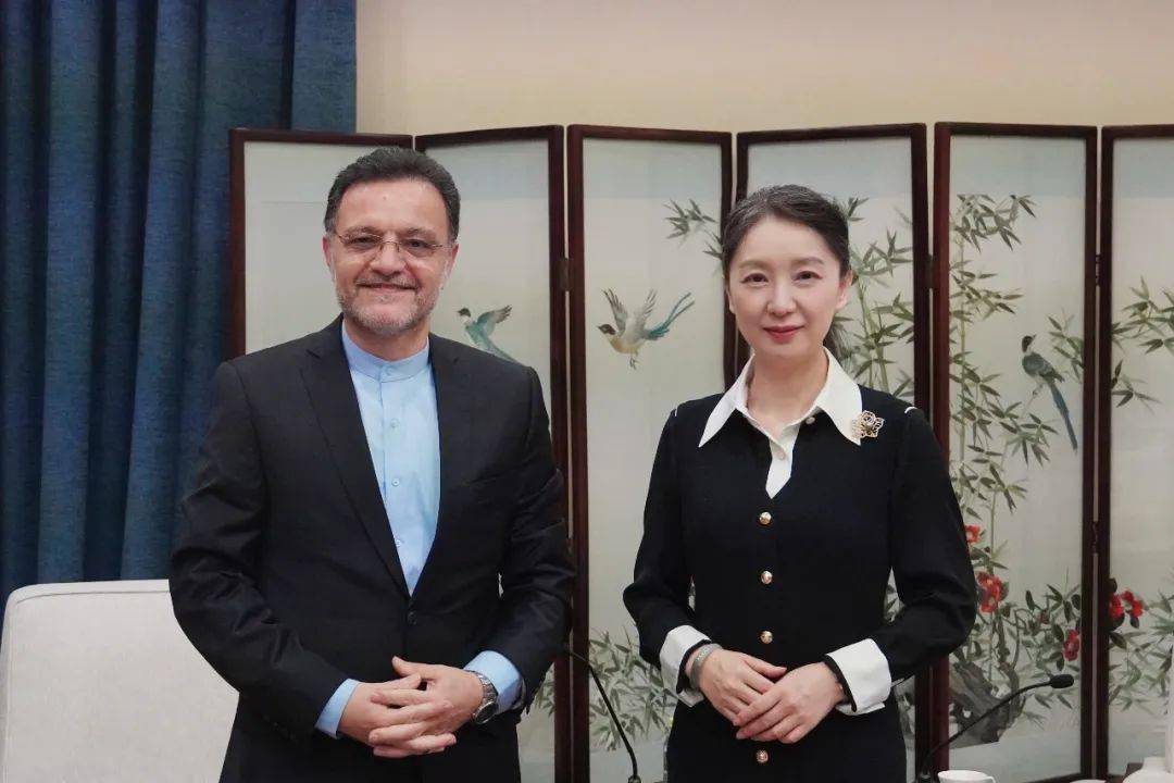 外交部领事司司长吴玺会见伊朗驻华大使巴赫蒂亚尔_往来_人员_巴履新