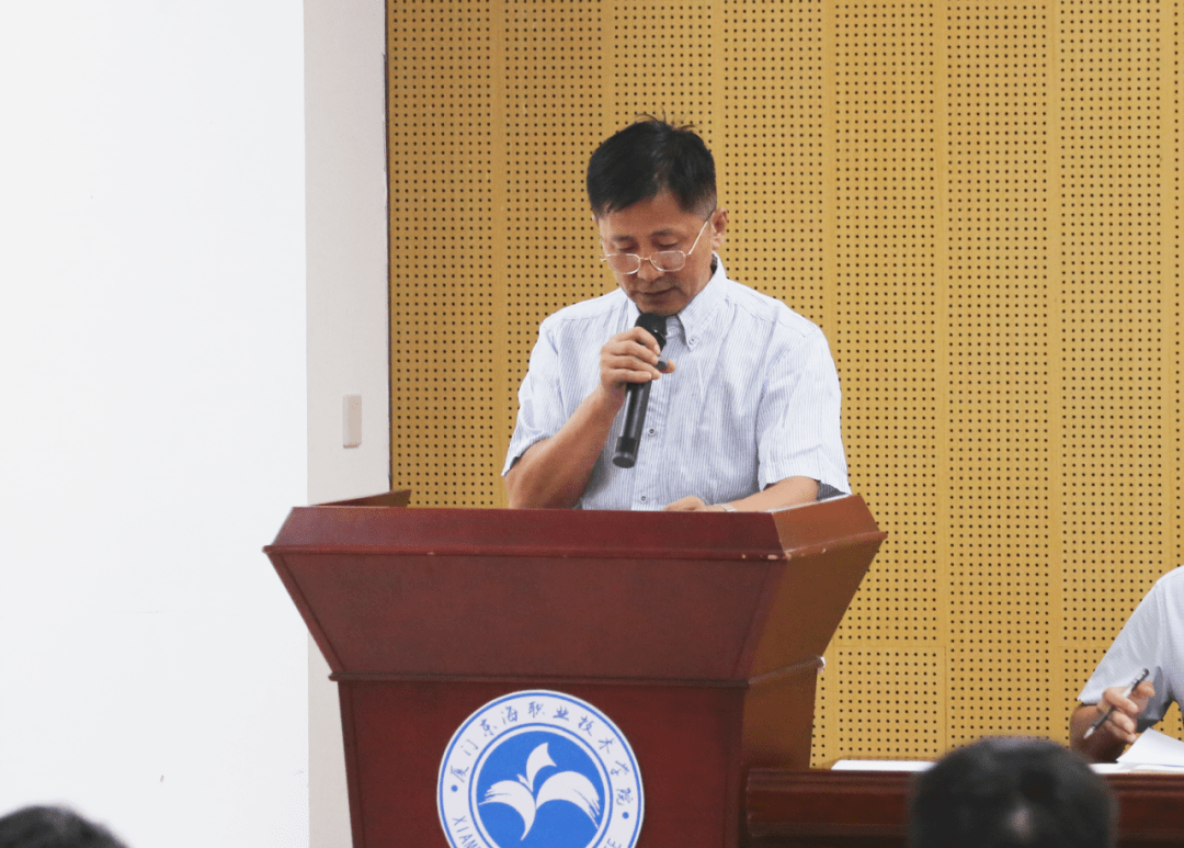 郭士正副校长宣读师德师风,教学能力大赛获奖名单周琦副校长宣读教务