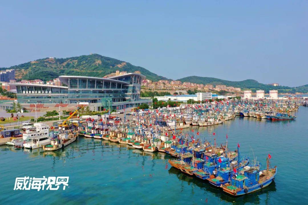 今天只是个普通的周五_渔船_威海_大码头