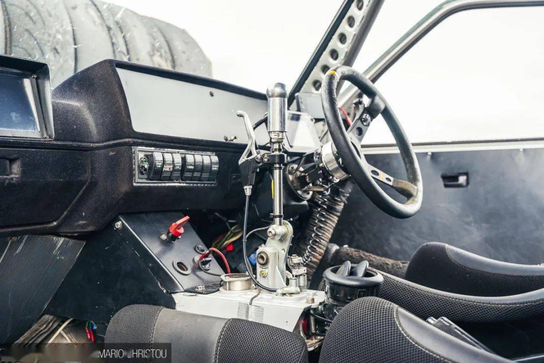 该车还搭载一台混合型littco-garrett g25-660涡轮增压器,通过定制的