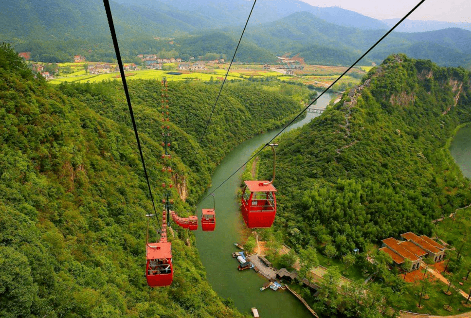 南漳春秋寨旅遊景區五道峽景區位於保康縣北部,是國家4a級旅遊景區.