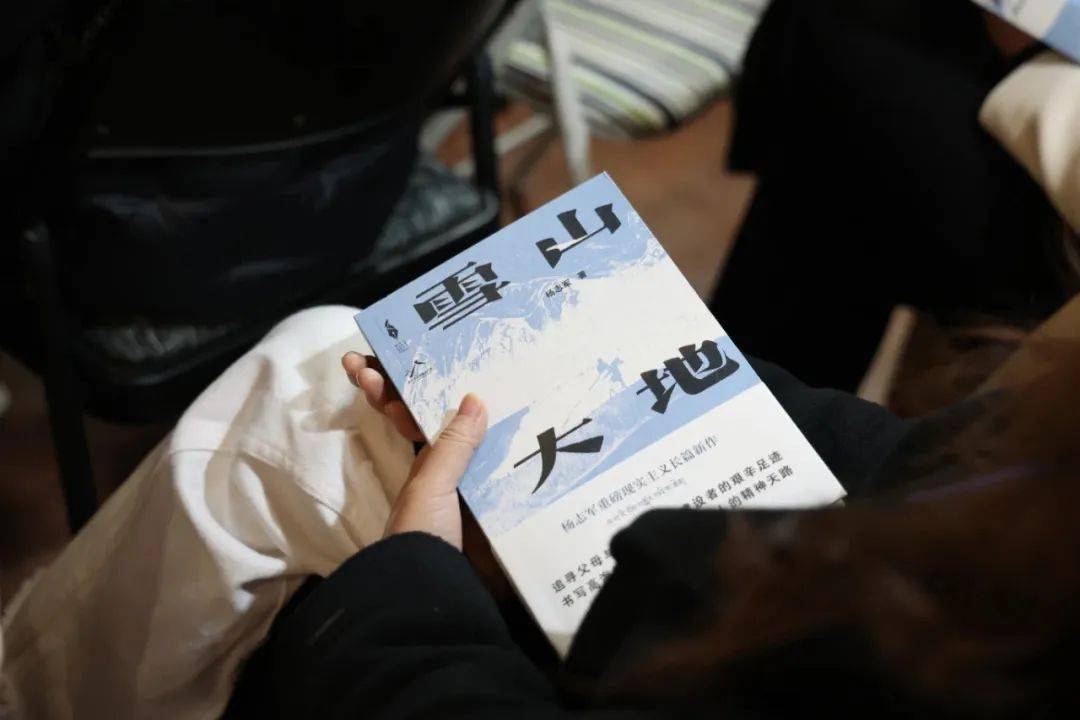 徐贵祥:在高原匍匐前行 ——评茅奖作品《雪山大地》_才让_父亲_因为