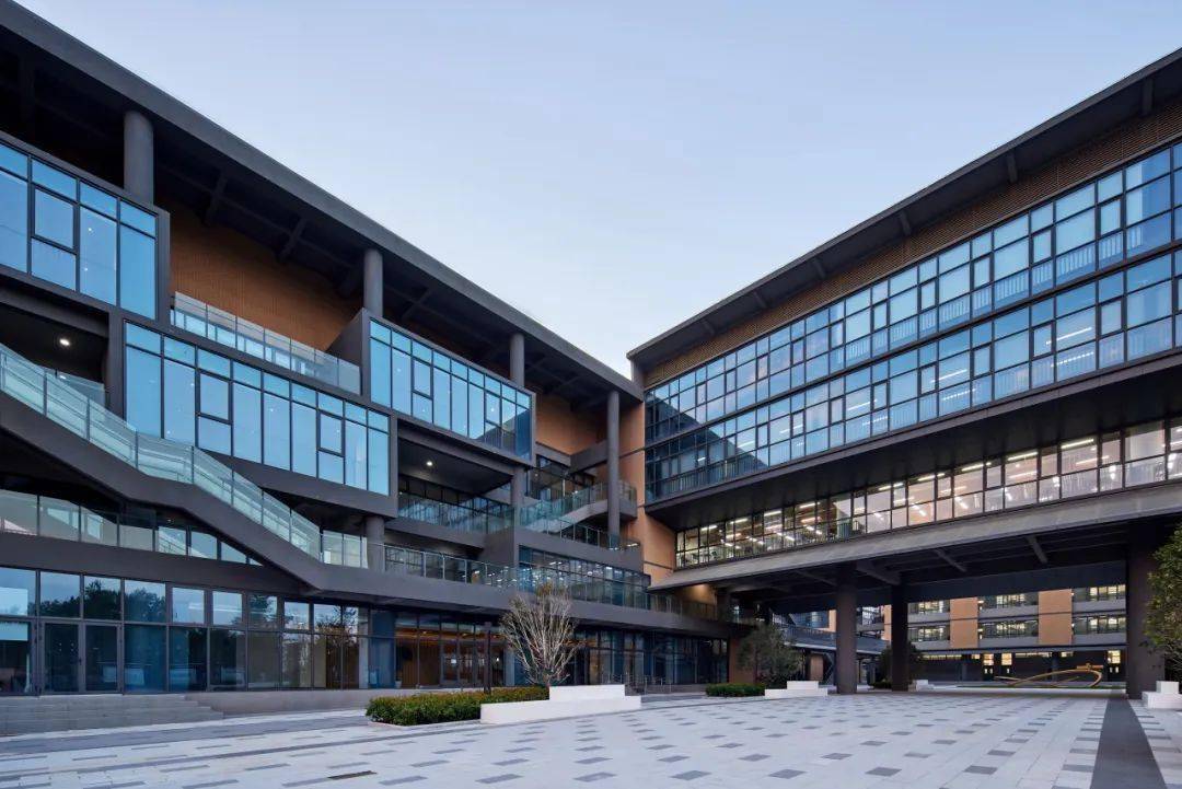 郑州市103高级中学新校区:营造复合型,交往型,实践型,修身型"城市书院