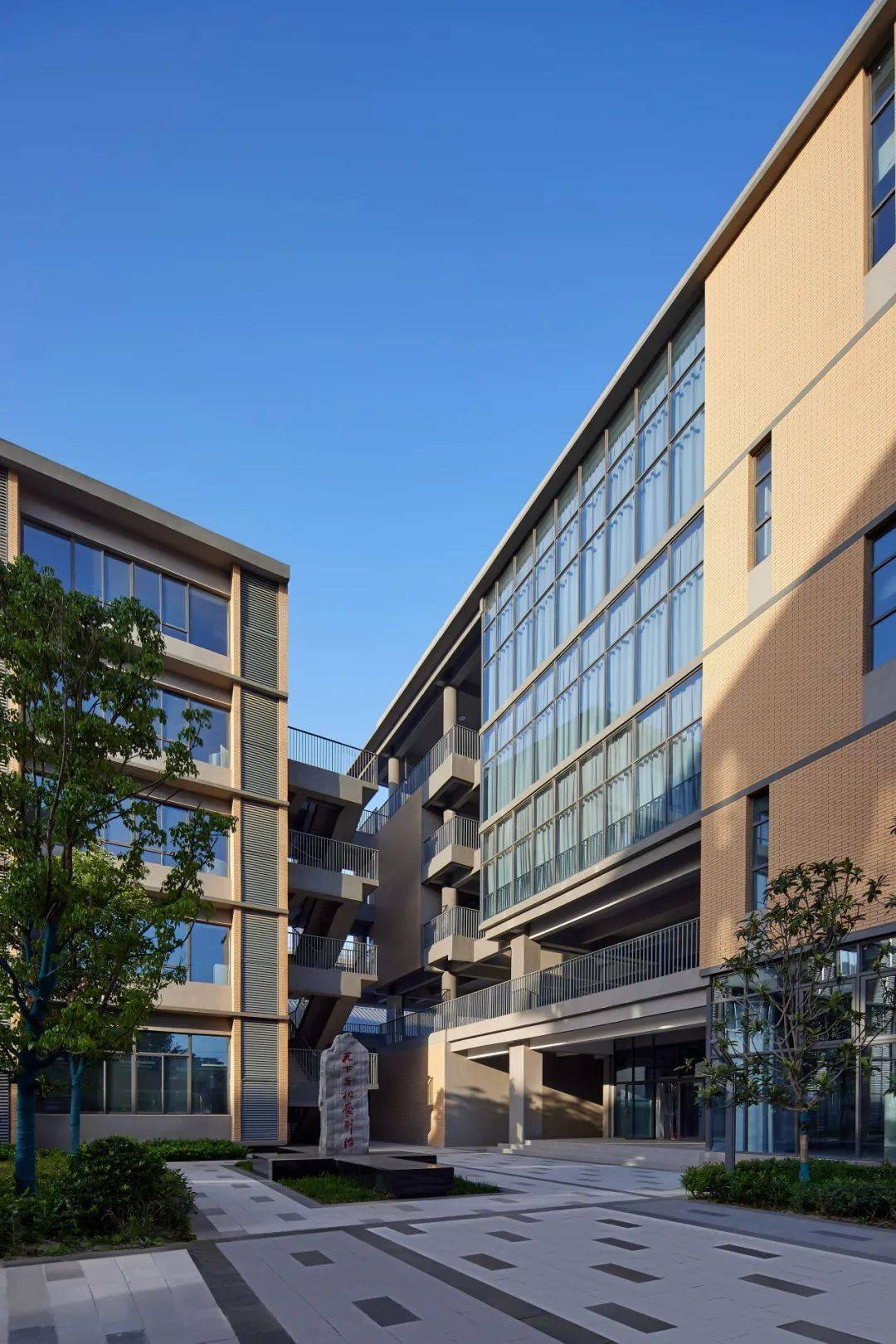 郑州市103高级中学新校区:营造复合型,交往型,实践型,修身型"城市书院