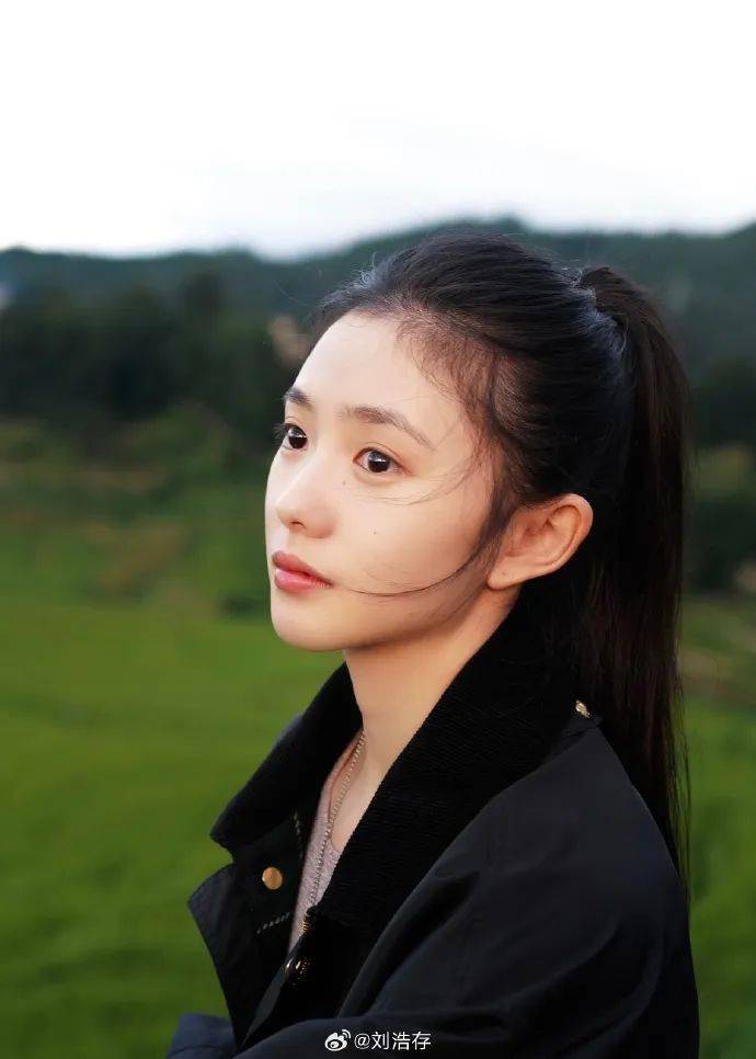 王俊凯紧贴水表圈?于适打工狂?_公司