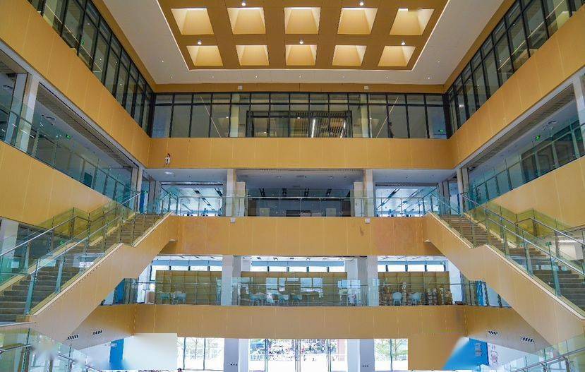 红岭教育集团大鹏华侨中学崭新亮相_新区_基础教育_发展