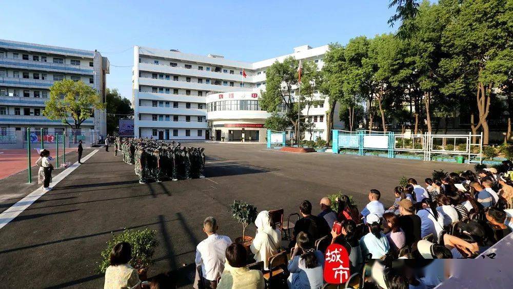 丹江口市均州中学今天完成军训!_义务教育_发展_家乡