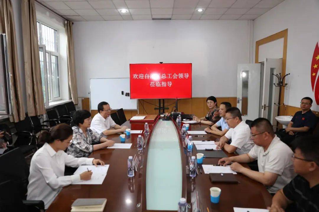 自治区总工会二级巡视员常丽武为内蒙古工业大学黄平平创新工作室授