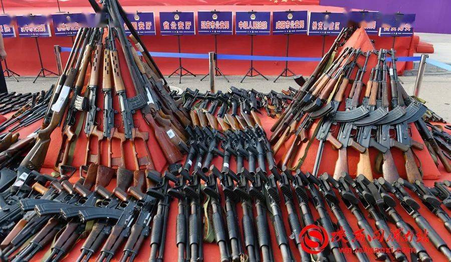 陕西警方集中销毁各类枪支7477支 弹药62.9万余发(组图)
