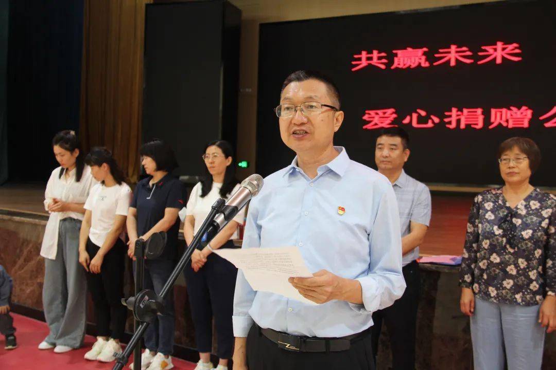 县人大常委会副主任,石楼中学校长 宋小泉仪式上,时代晋商新商界总裁