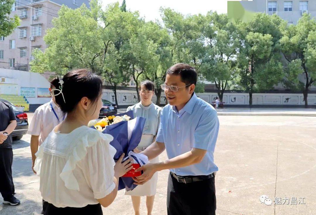"倪卫春先后来到鱼山中学,昌江一中分校,市第四小学和昌江区直属幼儿