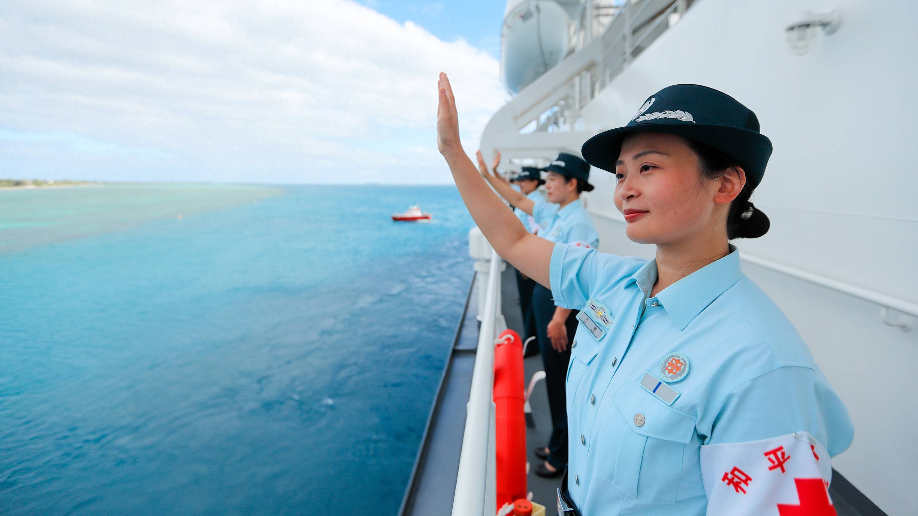 (图文互动)南太平洋上的"孔雀蓝"——记中国海军"和平方舟"号医院船上