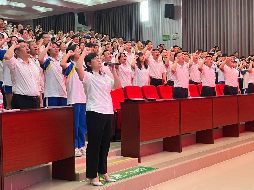 躬耕教坛初心在强国有我远志存 ——封开县广信中学2023年教师节表彰