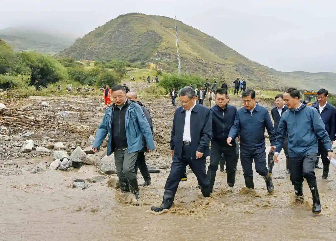 在临夏州临夏县韩集镇北山滑坡点和积石山县癿藏镇阴洼滩村地质灾害