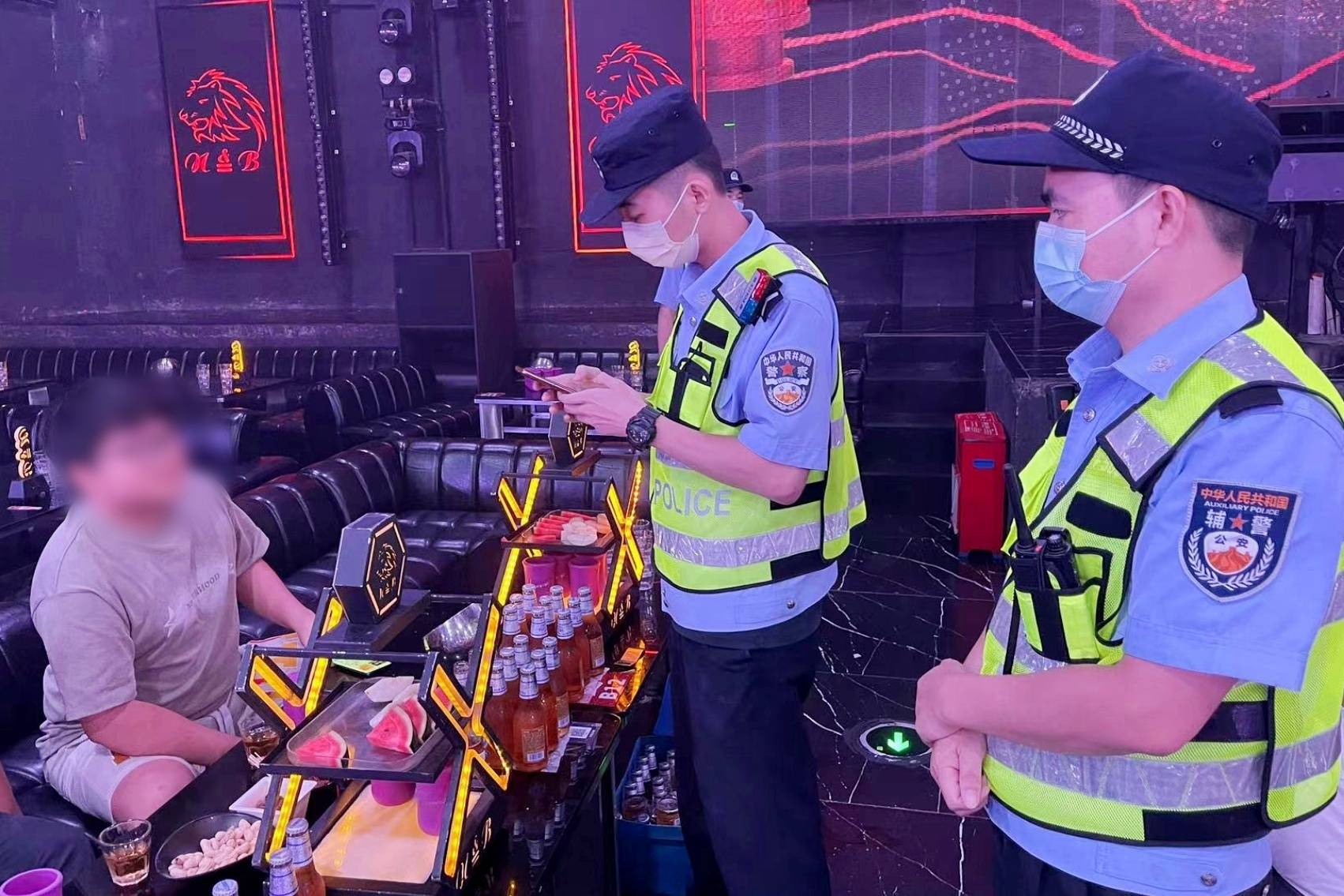 惠东公安通过以查促管,强化风险排查,对酒吧ktv,出租屋,洗浴按摩等